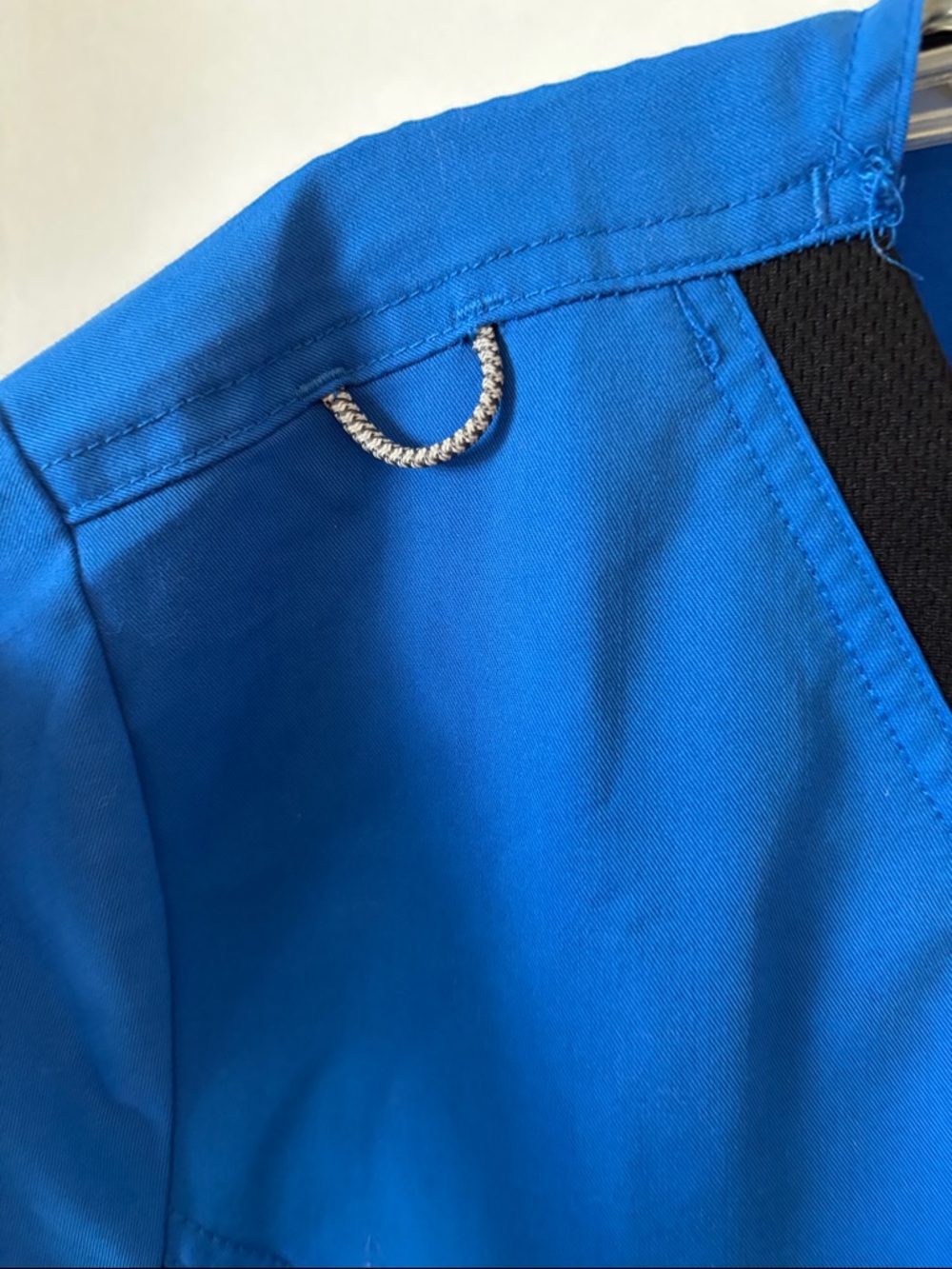 Unbranded Women's V-Neck Scrub Top in Royal Blue with Black Panels - Picture 6 of 7